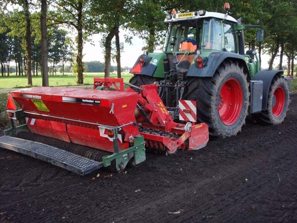 Trekker met zaaimachine - Brillion en/of roterende schudeg